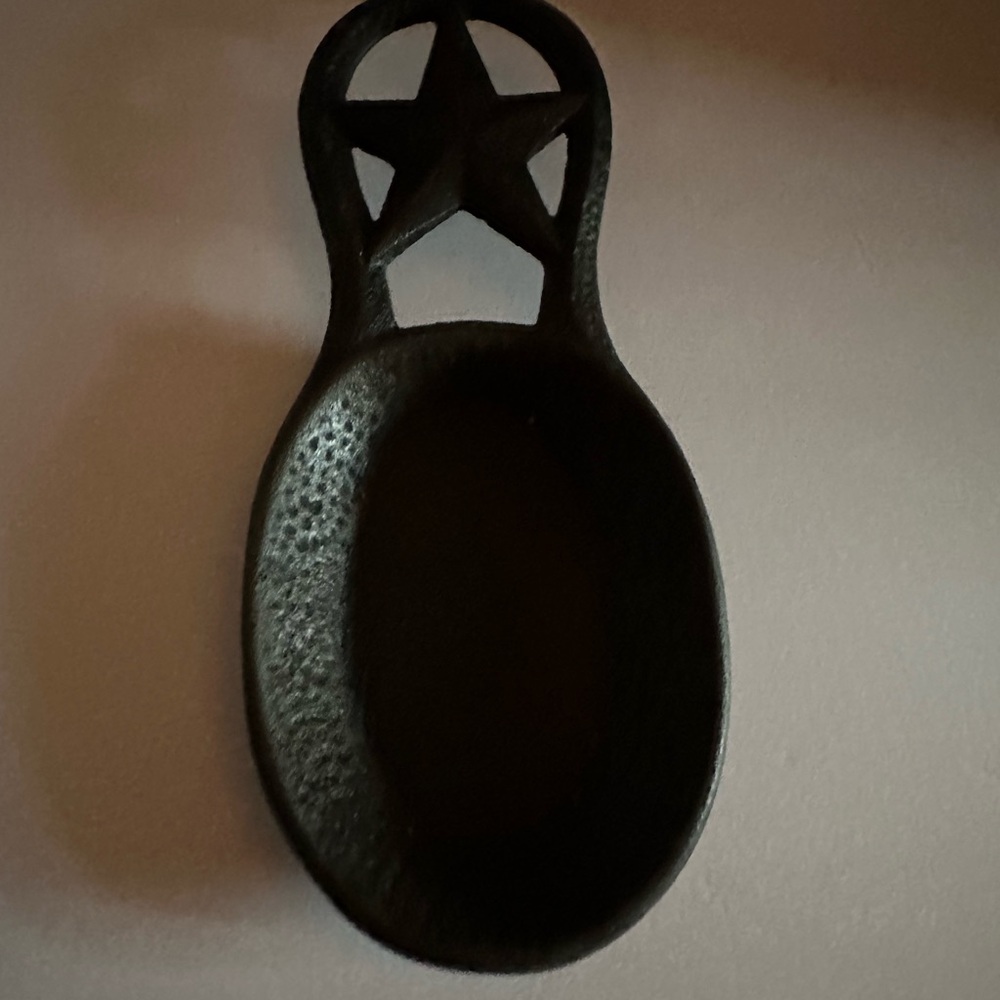 A trivet - Picture 2 of 7